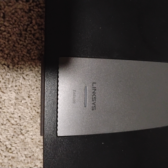 Linksys AC1200 Router - Picture 3 of 9